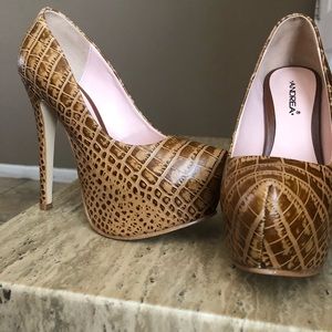 Hidden Platform Leather Pumps